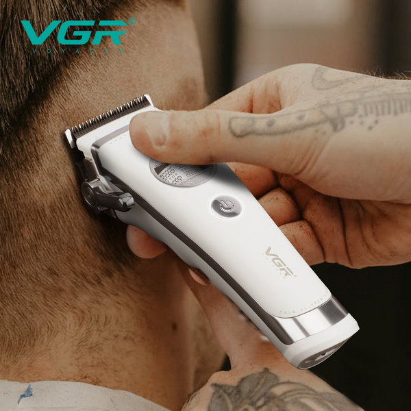 Аккумуляторная машинка для стрижки (clipper) VGR V-880C WHITE, EXTERNAL ROTOR MOTOR, MIM BLADE, 11 насадок, док-станция